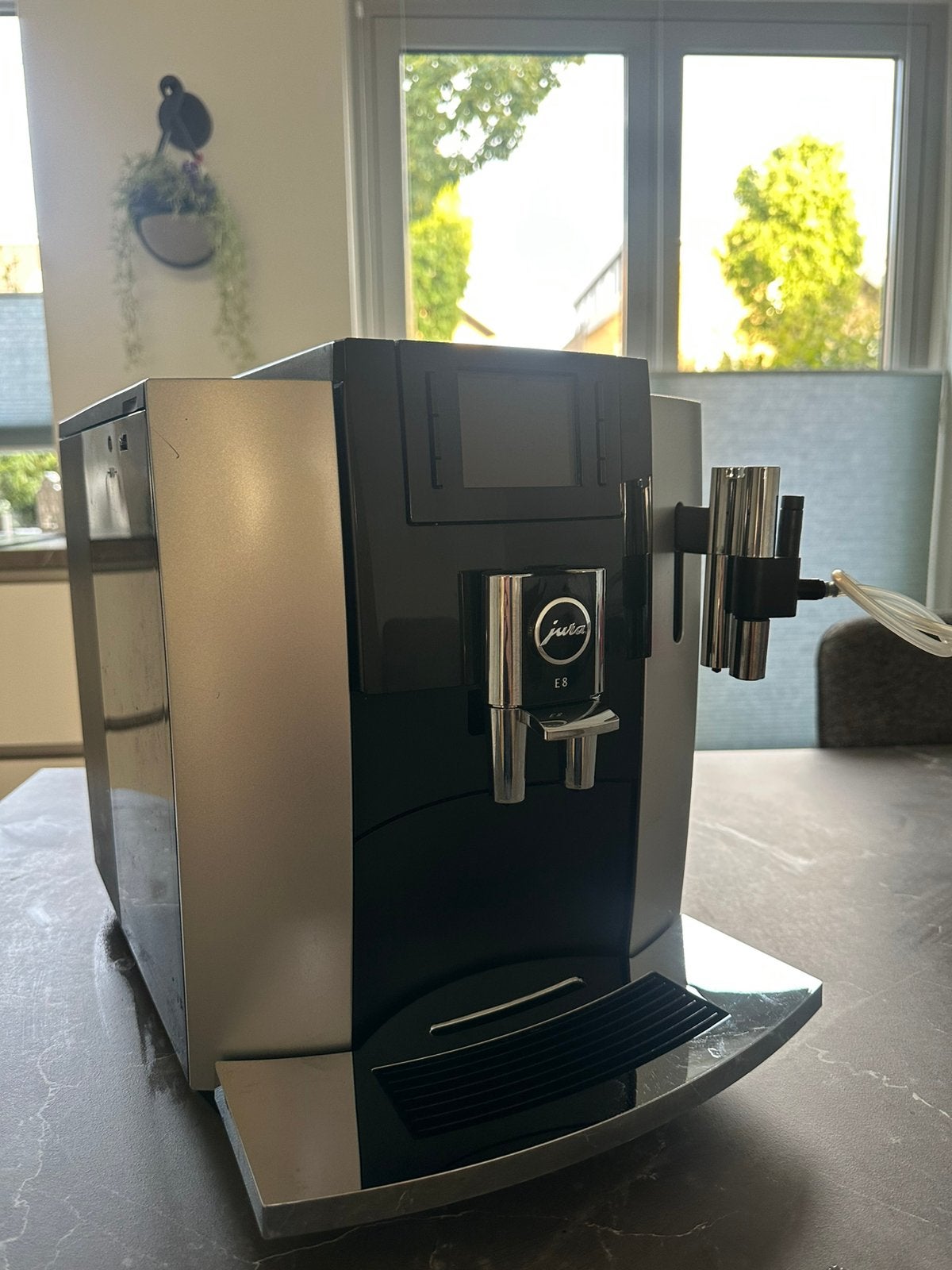 Jura E8 met garantie!, 10 kopjes of meer, Koffiemachine, Ophalen of Verzenden, Zo goed als nieuw