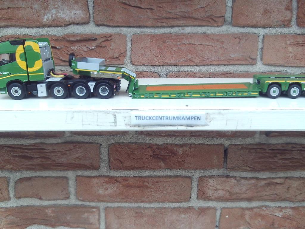 WSI  Volvo  FH4  Globetrotter  van  Zwatra., Ophalen of Verzenden, Nieuw, Bus of Vrachtwagen, Wsi