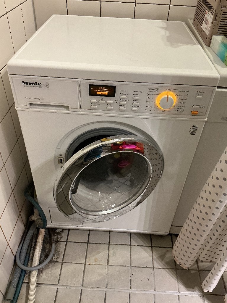 Miele wasmachine WT2670 (lees tekst!), Ophalen, 1200 tot 1600 toeren, Gebruikt, 4 tot 6 kg
