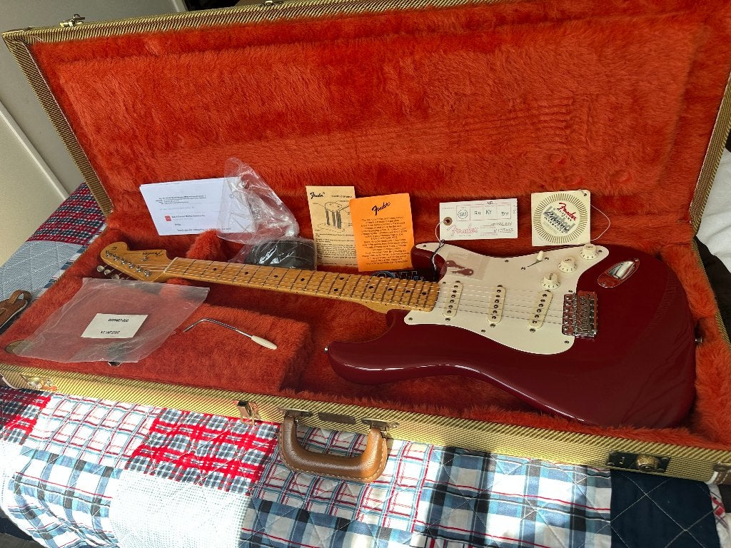 Fender AVRI '57 Stratocaster 2001 Dakota Red, Muziek en Instrumenten, Ophalen, Zo goed als nieuw, Solid body, Fender