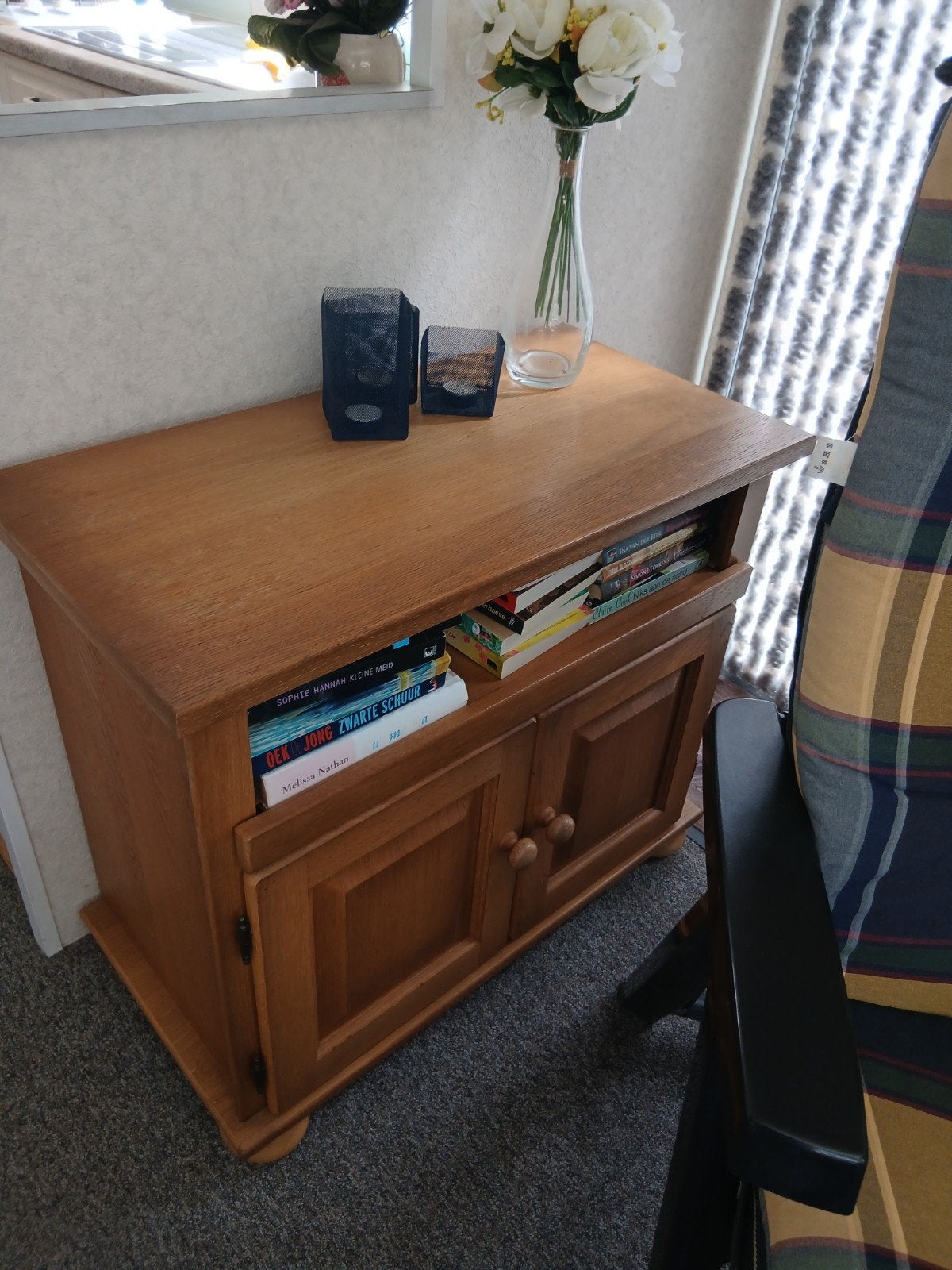 Houten kastje met opbergruimte en open vak, Ophalen of Verzenden, Gebruikt