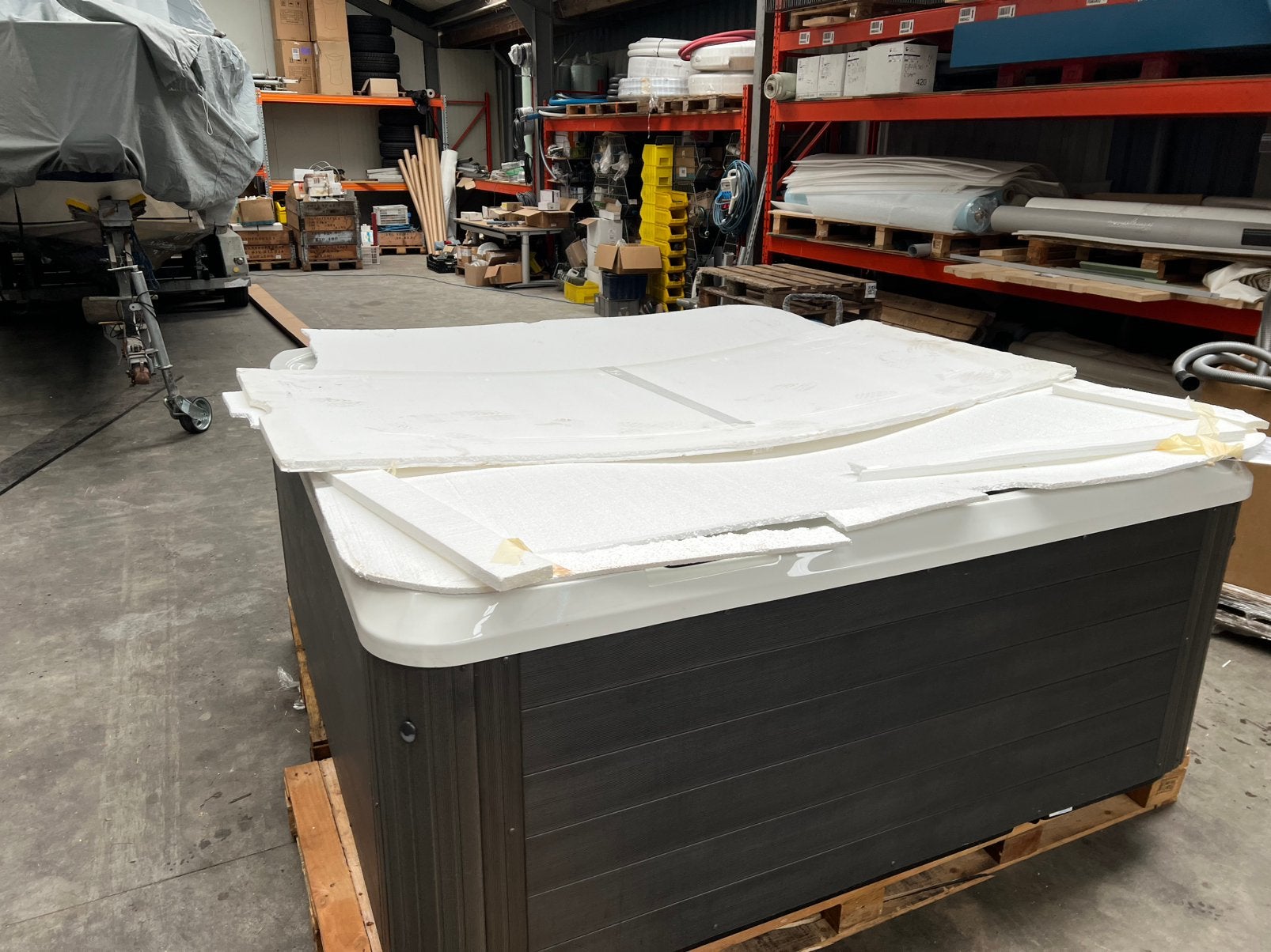Jacuzzi 220V - Nieuw met lichte schade, Ophalen, Nieuw, Vast