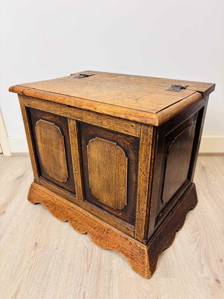 Antieke Hollandse Rustieke eiken dekenkist, 19e eeuw, Ophalen of Verzenden, Zo goed als nieuw, 50 tot 75 cm, Minder dan 50 cm