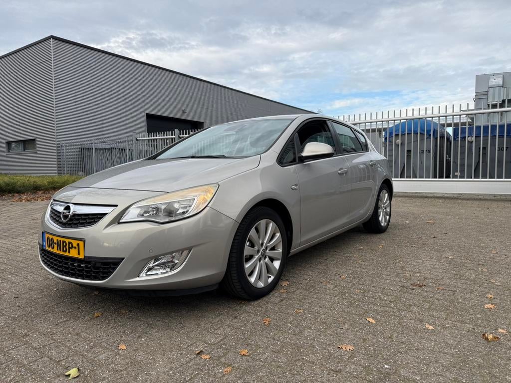 Opel Astra 1.6  2010/nap/apk. 22.5.2027, Auto's, Voorwielaandrijving, 1250 kg, 680 kg, 4 cilinders