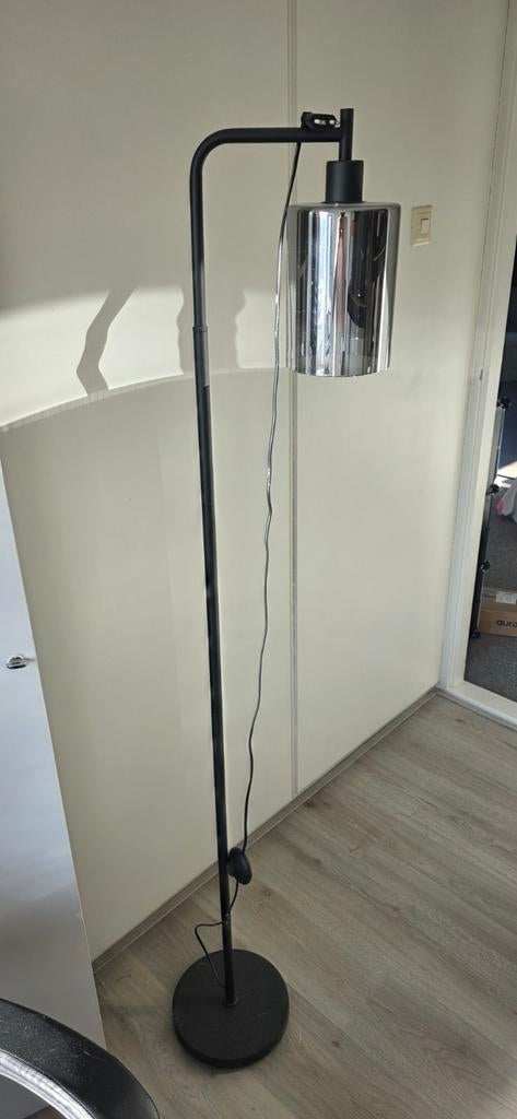 Varin design vloerlamp met smokeglas incl lamp, Ophalen, Zo goed als nieuw, Metaal