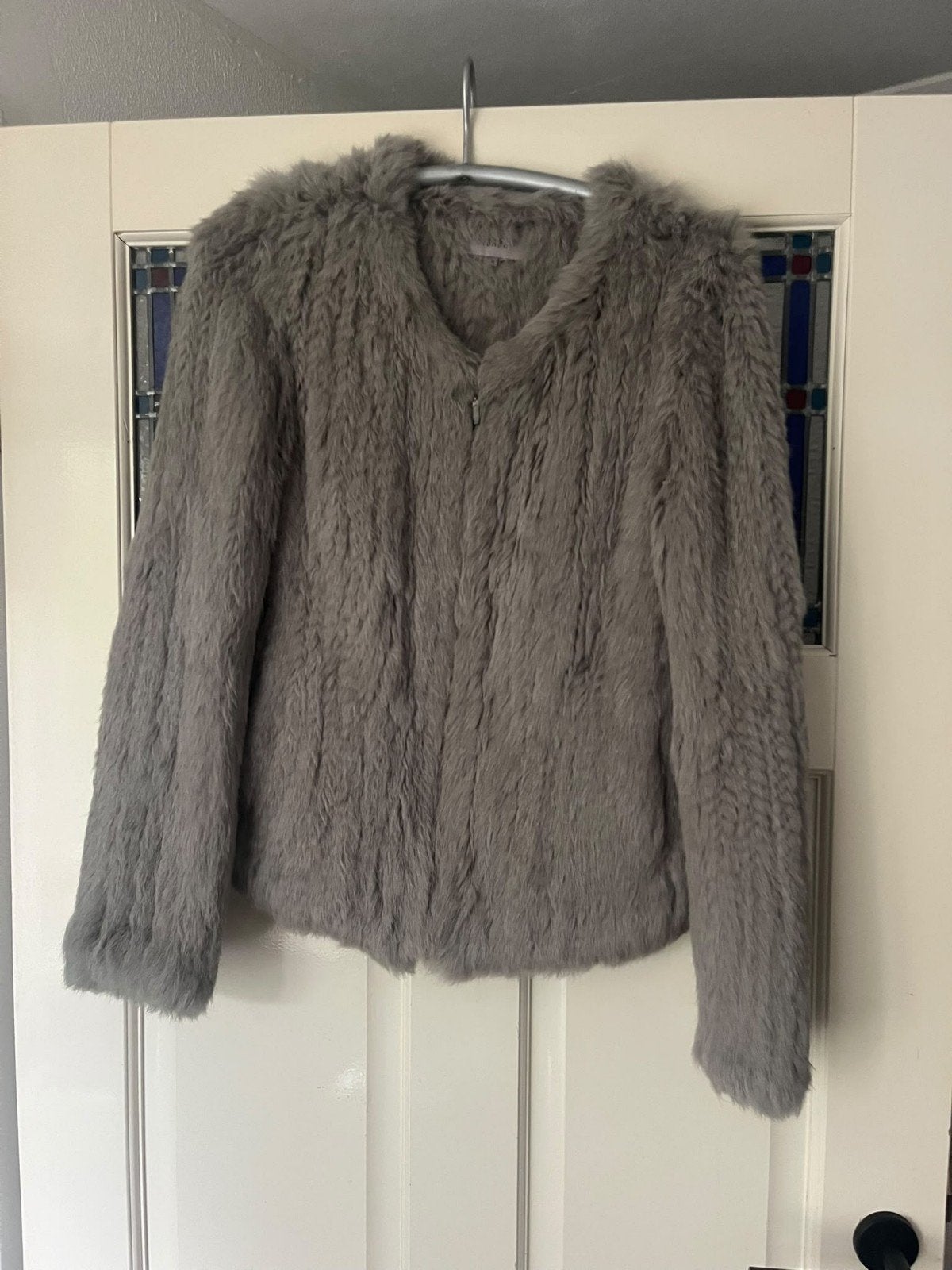 Ibana grijs bont jasje/vestje met rode hals en rits, maat 38, Maat 38/40 (M), Ophalen of Verzenden, Zo goed als nieuw, Grijs