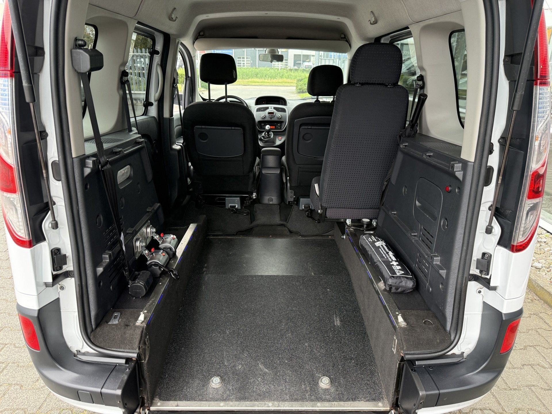 Renault Kangoo Family 3+1 Rolstoelauto 1.2 TCe Limited Start, Voorwielaandrijving, 1350 kg, Stof, Gebruikt