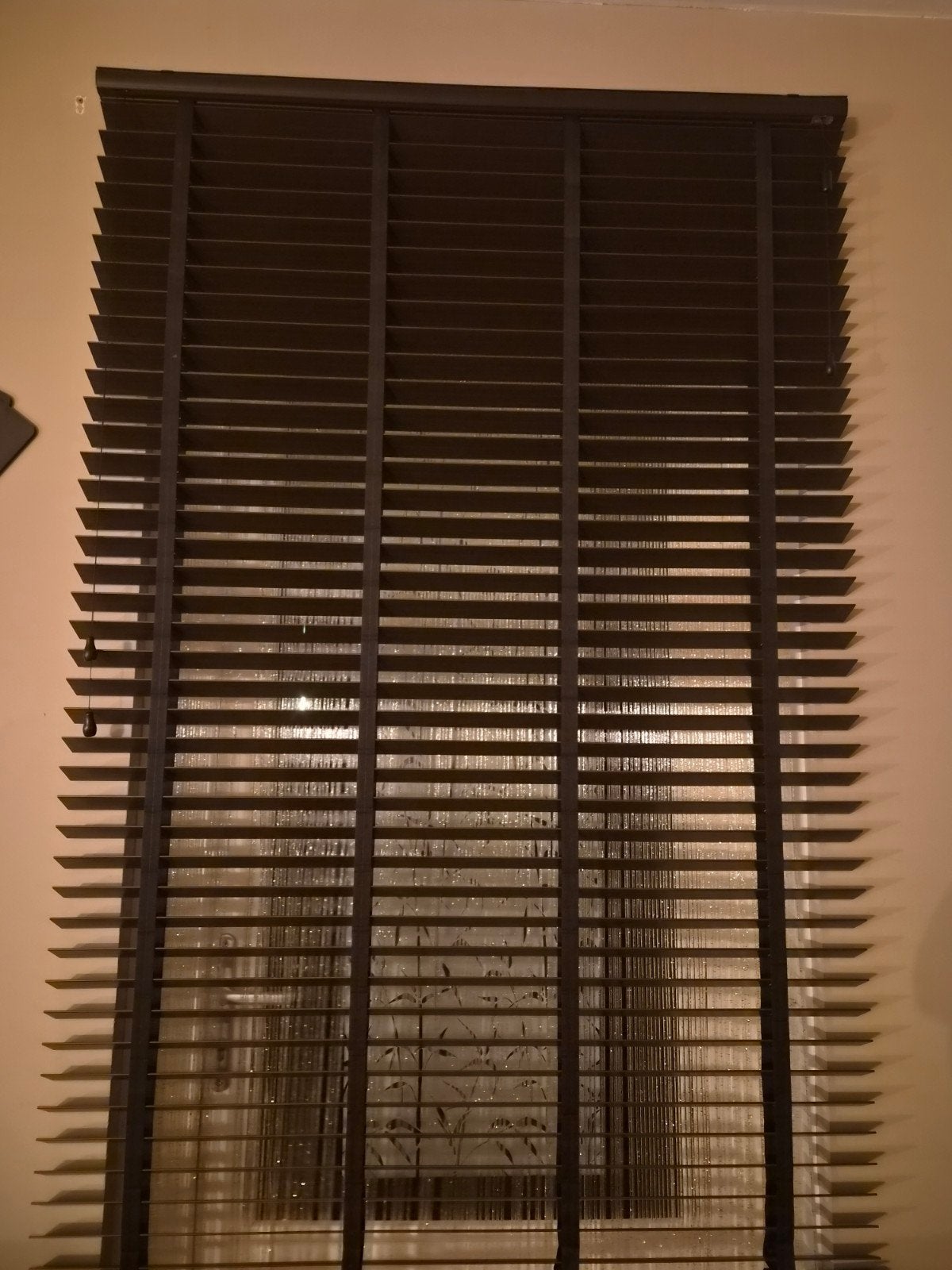 2x Houten Jaloezie Venenta 123,4x170cm - Zo goed als nieuw, Huis en Inrichting, Stoffering | Gordijnen en Lamellen, Ophalen, Ladderband