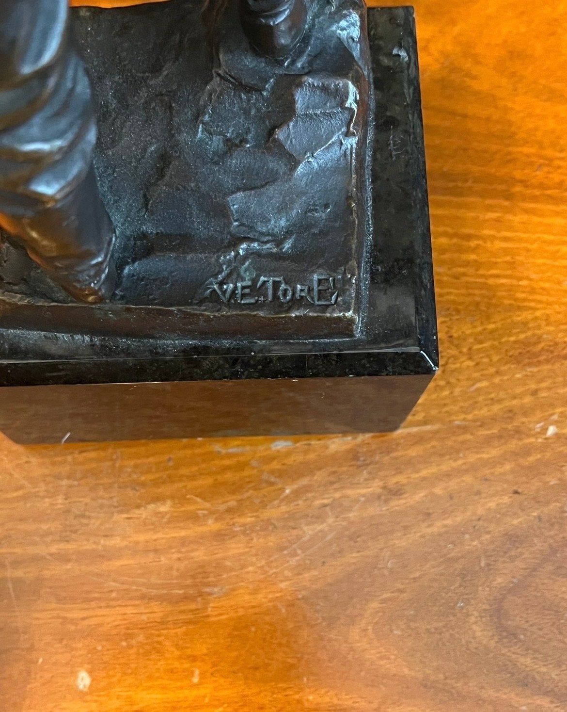 Bronzen beeld, gesigneerd V.E. Torf, Ophalen of Verzenden, Brons, Beeld, Bruin
