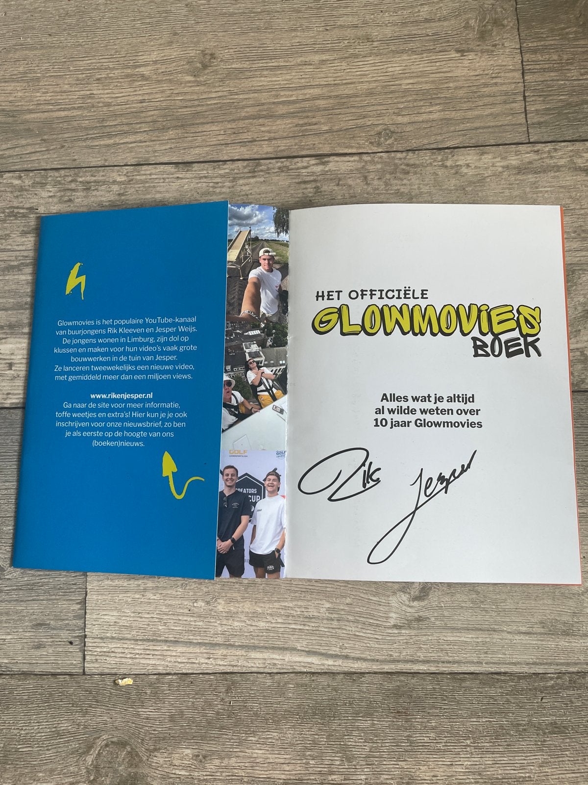 Het Officiële Glowmovies Boek - Rik en Jesper (Gesigneerd), Ophalen of Verzenden, Nieuw, Nederland