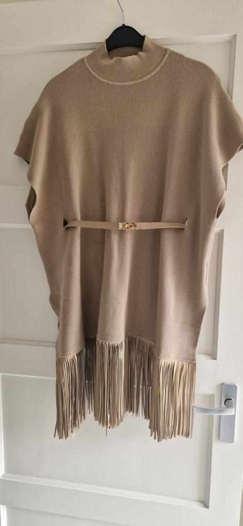 Poncho oveegooier cape jas trui spencer met franjes, Ophalen of Verzenden, Zo goed als nieuw, Maat 38/40 (M), Beige