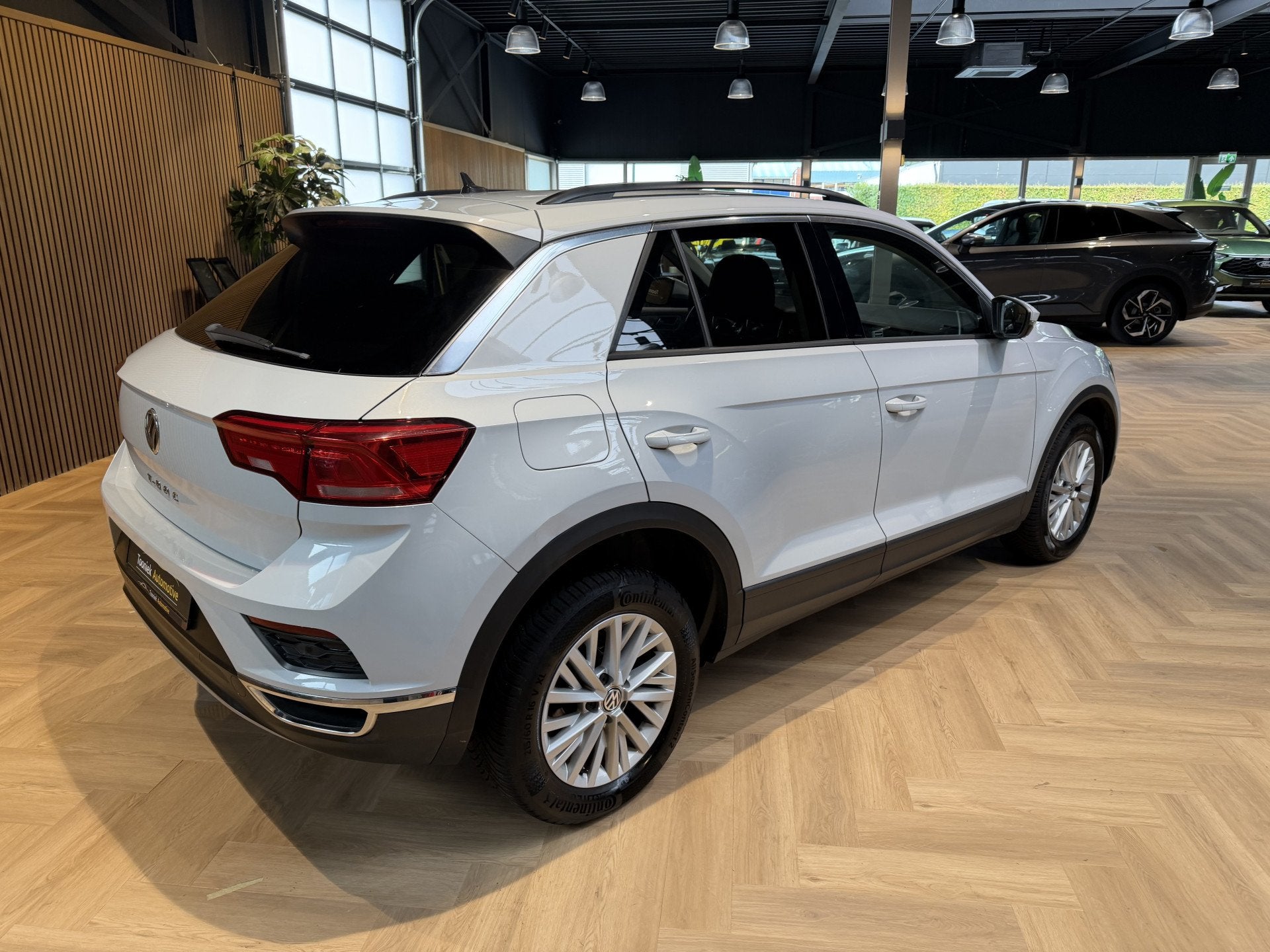 Volkswagen T-Roc 1.0 TSI Style NAVIGATIE | SUPER MOOIE AUTO, Auto's, Voorwielaandrijving, Dealer onderhouden, Stof, Gebruikt