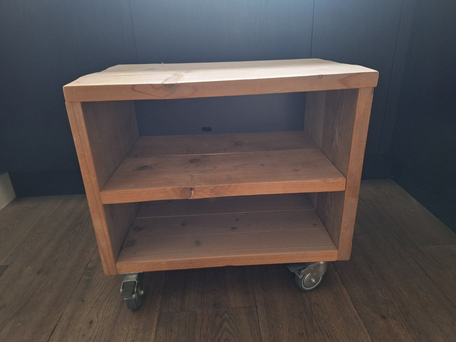 Robuust steigerhouten tv-meubel op wielen, Huis en Inrichting, Gebruikt, Minder dan 100 cm, Industrieel, Robuust, 25 tot 50 cm