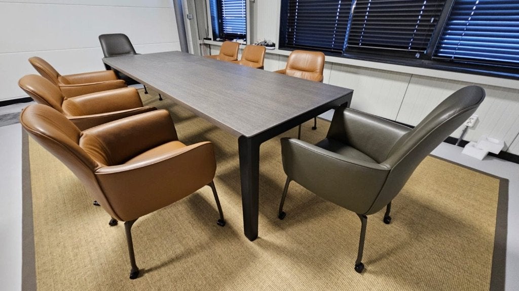 Leolux Kalia Eetkamertafel 280x100 cm, 100 tot 150 cm, 200 cm of meer, Ophalen of Verzenden, Zo goed als nieuw
