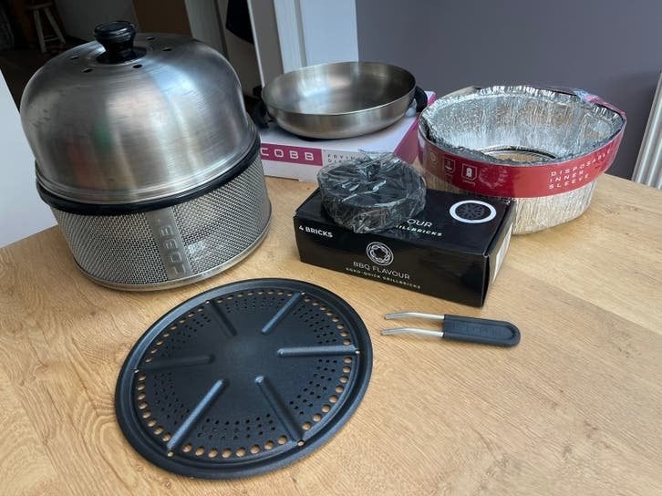 Cobb RVS met bakplaat en wokpan, Ophalen, Zo goed als nieuw
