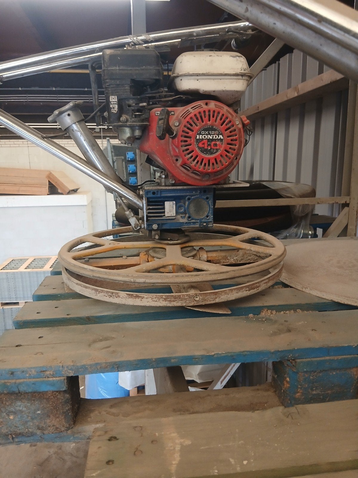 Betonvlinder met Honda motor, Ophalen of Verzenden