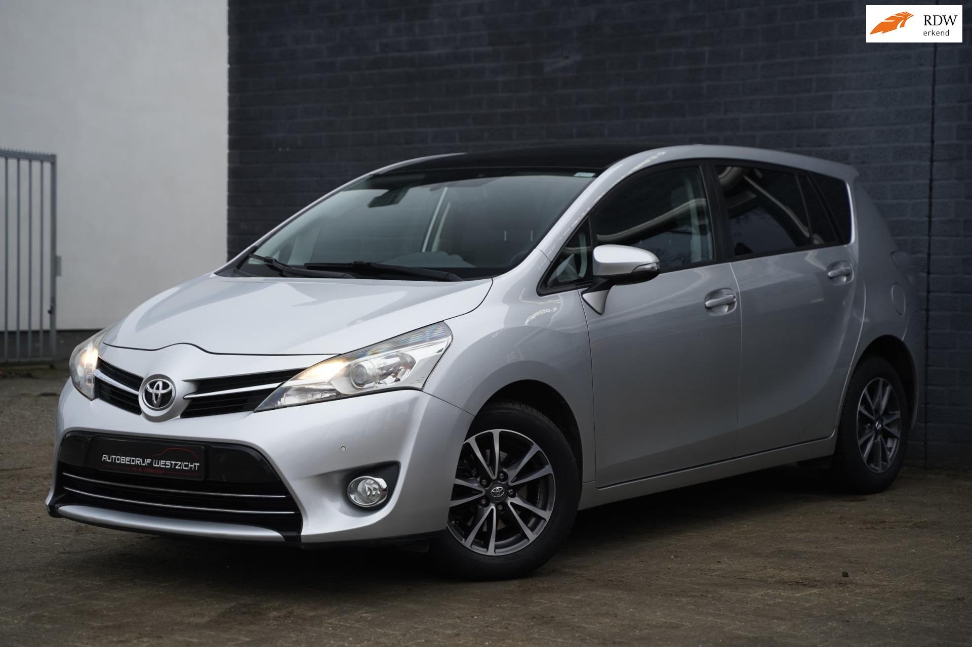 Toyota Verso 1.8 Active, Dakraam Dealer Onderhouden, NAP, Auto's, Gebruikt, Origineel Nederlands, Bedrijf, Grijs