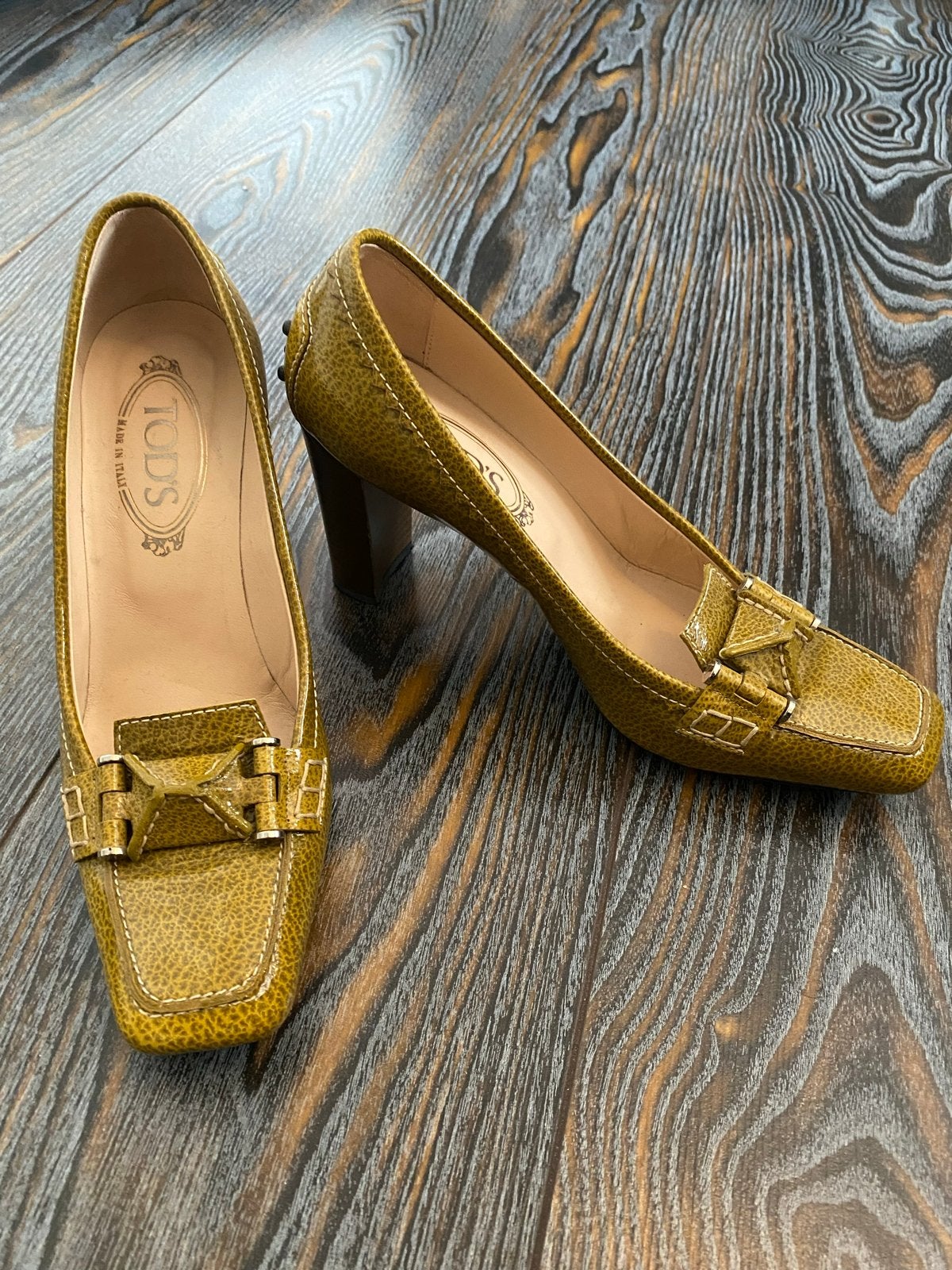 Tod's Pumps - Olijfgroen Leer - Maat 39, Pumps, Ophalen of Verzenden, Zo goed als nieuw, Groen