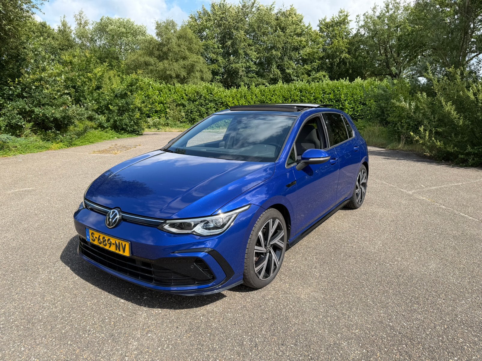 Volkswagen Golf 1.5eTSI /3x R- line/ PANO /NW APK/ IQ light, Auto's, 4 cilinders, Blauw, Bedrijf, 1252 kg