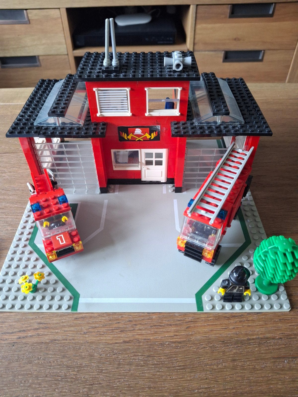Lego Legoland Brandweerkazerne 6382 met brandweerwagens, Kinderen en Baby's, Speelgoed | Duplo en Lego, Ophalen of Verzenden, Gebruikt