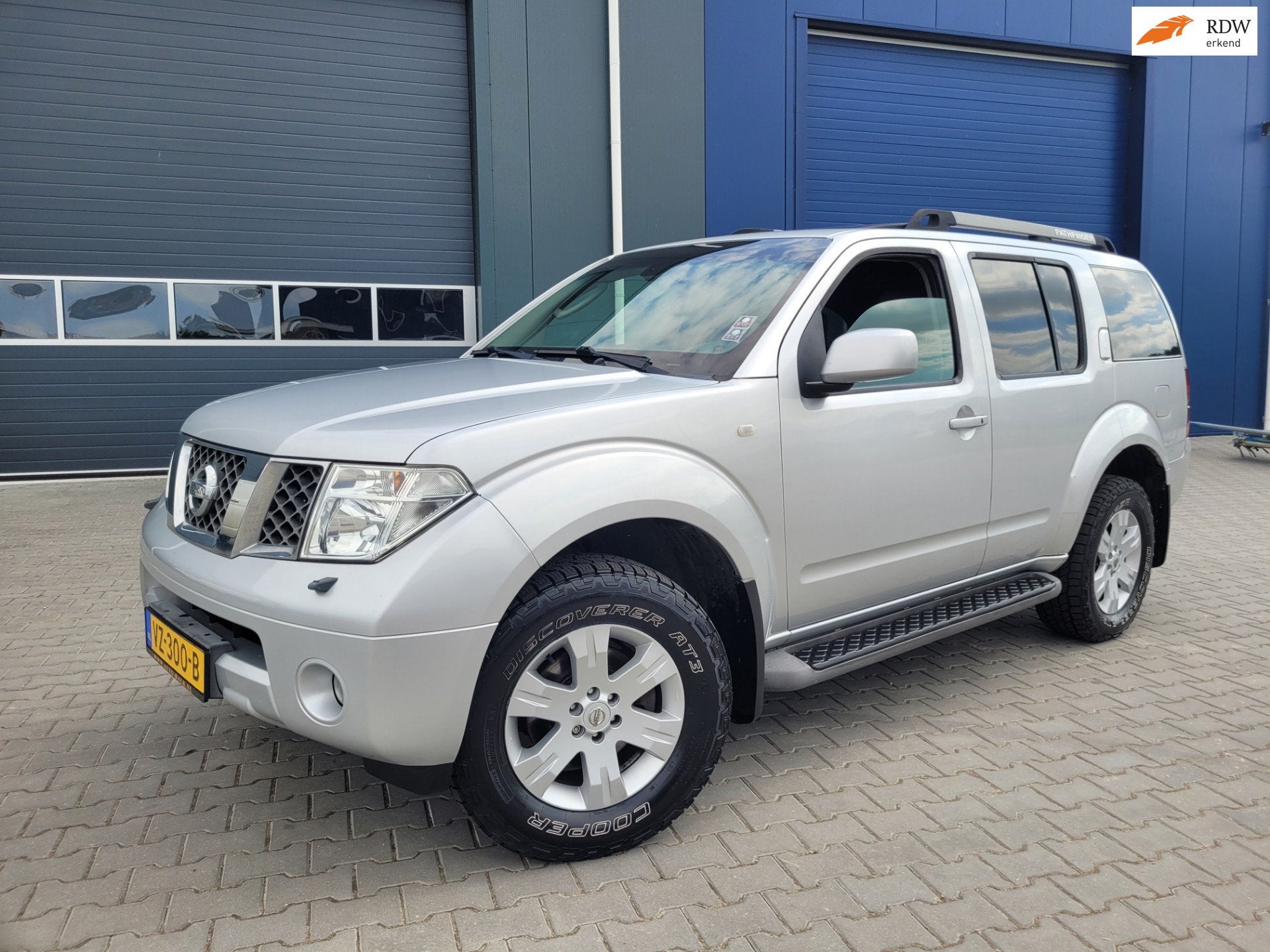 Nissan Pathfinder 2.5 SE Comfort Grijskenteken, Automaat, Gebruikt, 4 cilinders, Bedrijf