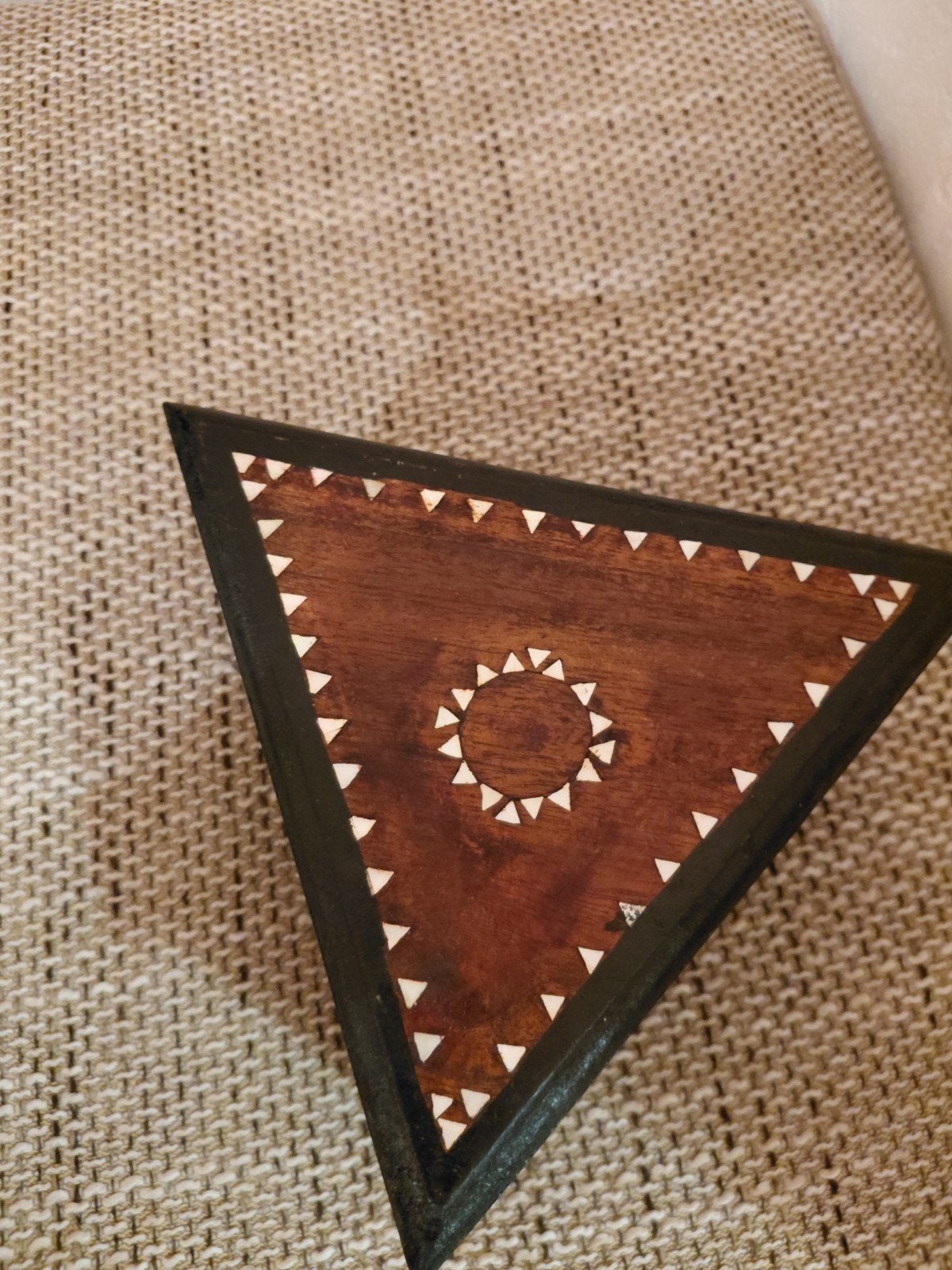Decoratieve Driehoekige Houten Doos met Inlegwerk, Antiek en Kunst, Ophalen of Verzenden
