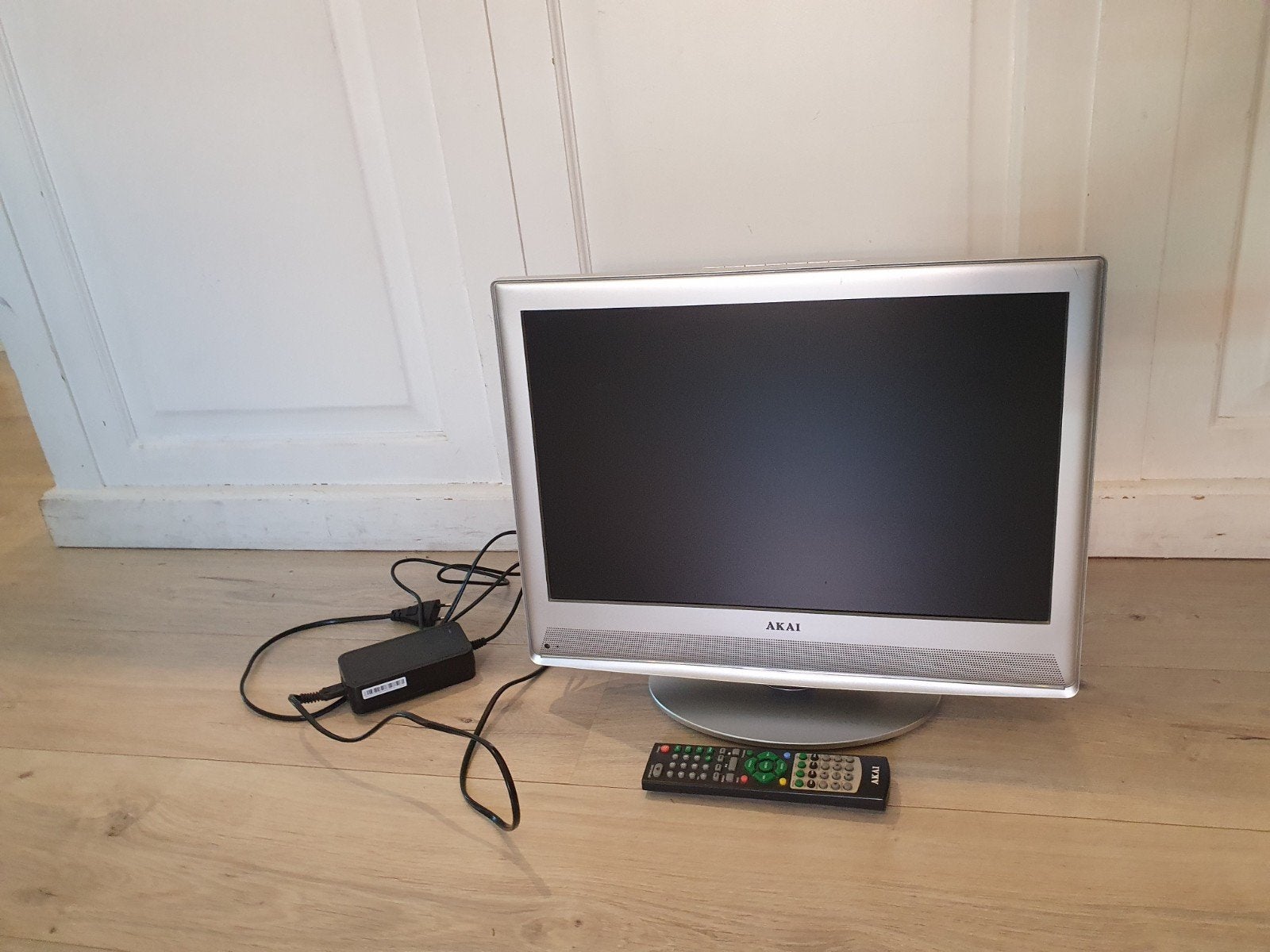 Akai LCD TV met ingebouwde DVD-speler, Overige merken, Gebruikt, Onbekend, Ophalen of Verzenden