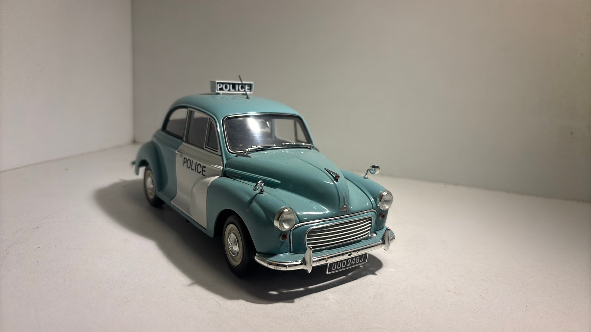 Morris minor police minichamps 1.18