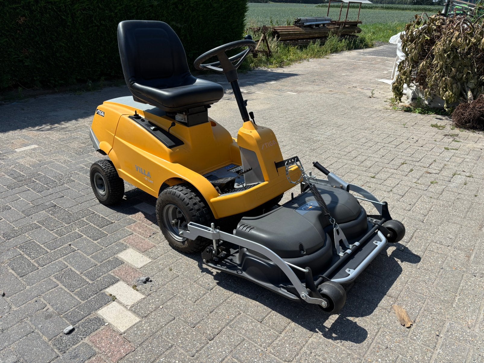 Stiga Villa de luxe met zo goed als nieuw maaidek, Tuin en Terras, Zitmaaiers, Ophalen, Gebruikt, Mulchfunctie, Minder dan 90 cm