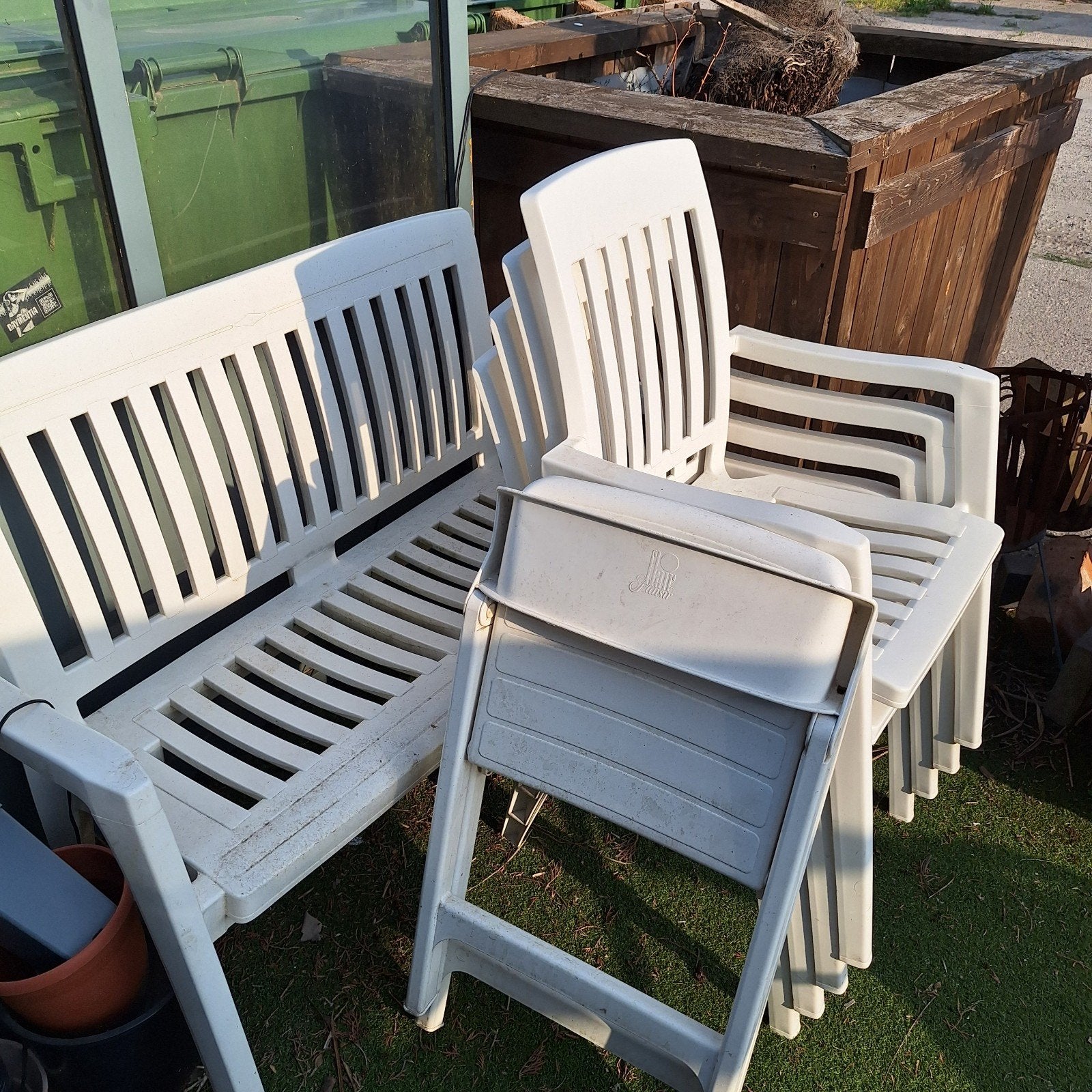 Tuinbank en tuinstoelen van kunststof, Ophalen, Gebruikt, Kunststof, Stapelbaar