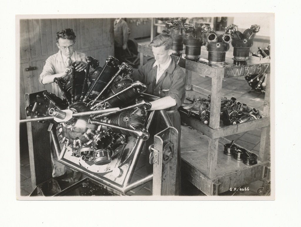 KLM foto onderhoud vliegtuig motor, Verzenden, Gebruikt, Kaart, Foto of Prent
