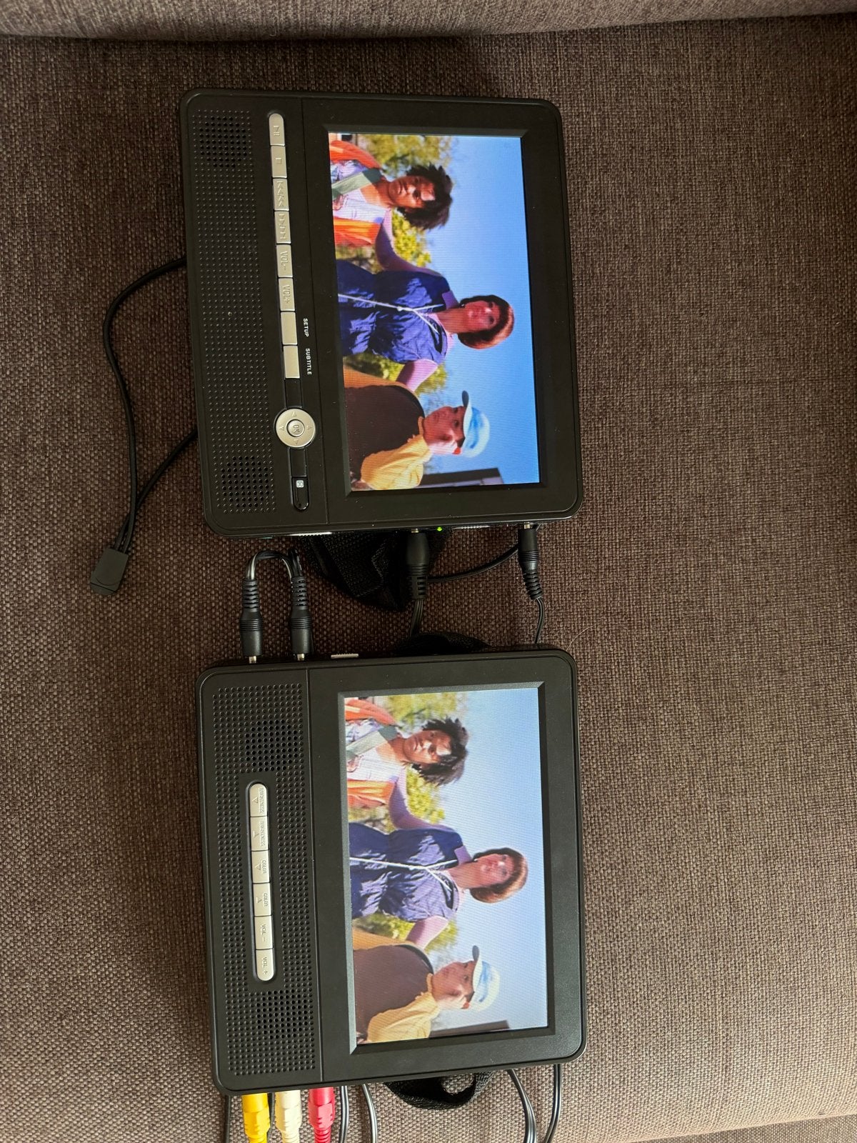 Draagbare Dual DVD Speler 7 inch met 12V en 220V adapters, Alle leeftijden, Ophalen, Gebruikt, Boxset