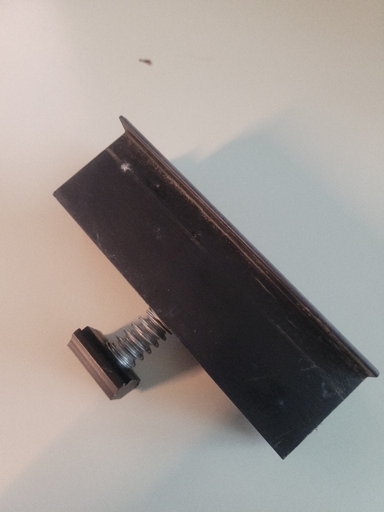 Zonnepaneel tussen klemmen (zwart) - 8 sts, Doe-het-zelf en Verbouw, Ophalen of Verzenden, Zo goed als nieuw, 50 tot 100 mm, Rvs