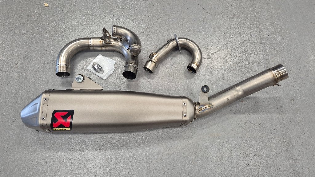 Akrapovic YZ450F/WR450F Titanium Uitlaat SY4MET15CIBNTA, Motoren, Ophalen of Verzenden
