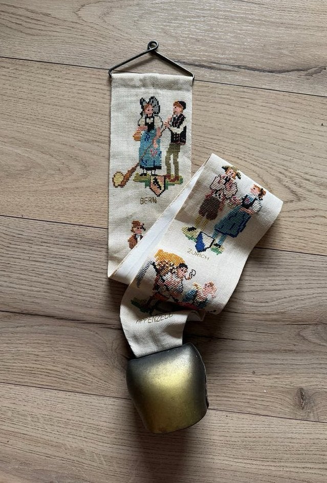 Zwitsers schellekoord met koebel, Ophalen of Verzenden, Zo goed als nieuw, Handborduren, Overige typen