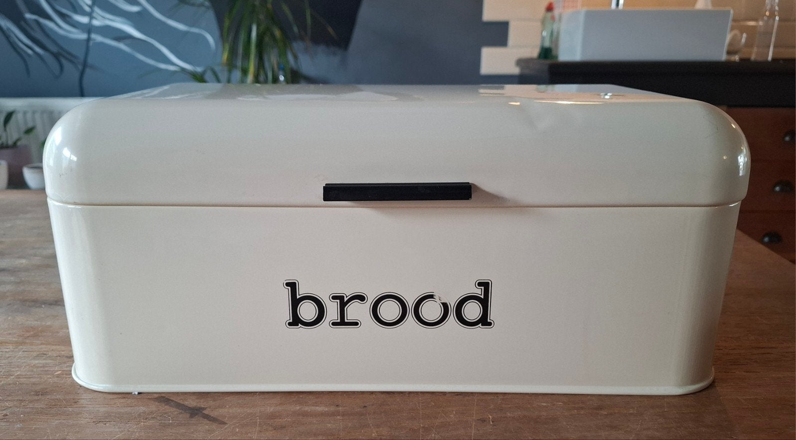 Crèmekleurige broodtrommel met 'brood' opdruk, Gebruikt, Metaal, Broodtrommel, Overige merken