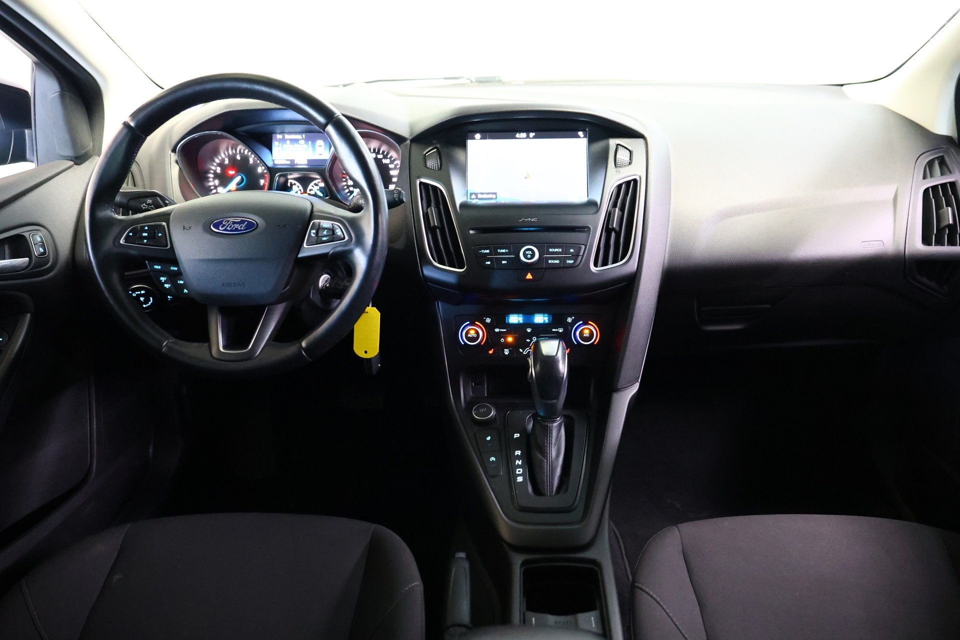 Ford FOCUS Wagon 1.0 EcoBoost Titanium AUT NAV BT STOELVW PD, Auto's, Ford, Stof, Zwart, Zwart, Onderhoudsboekje