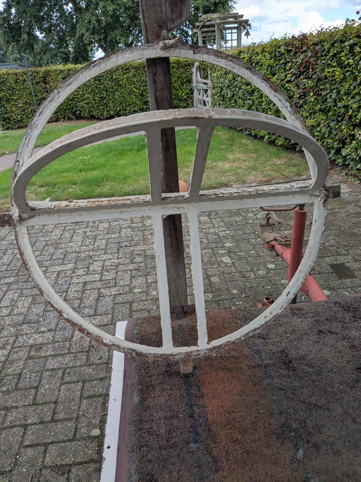 gietijzeren klepraam 62 cm, Ophalen, Gebruikt