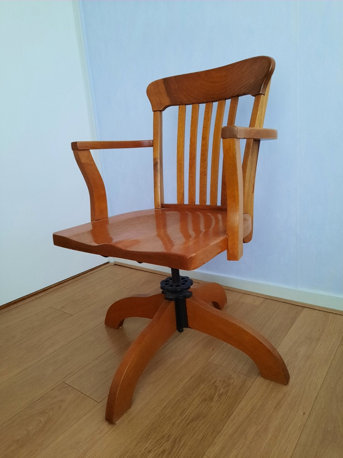 Antieke draaibare bureaustoel, Ophalen
