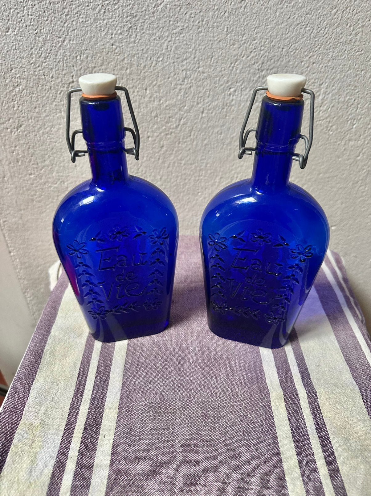 2 oude flessen Eau de Vie, Antiek en Kunst, Curiosa en Brocante, Ophalen of Verzenden