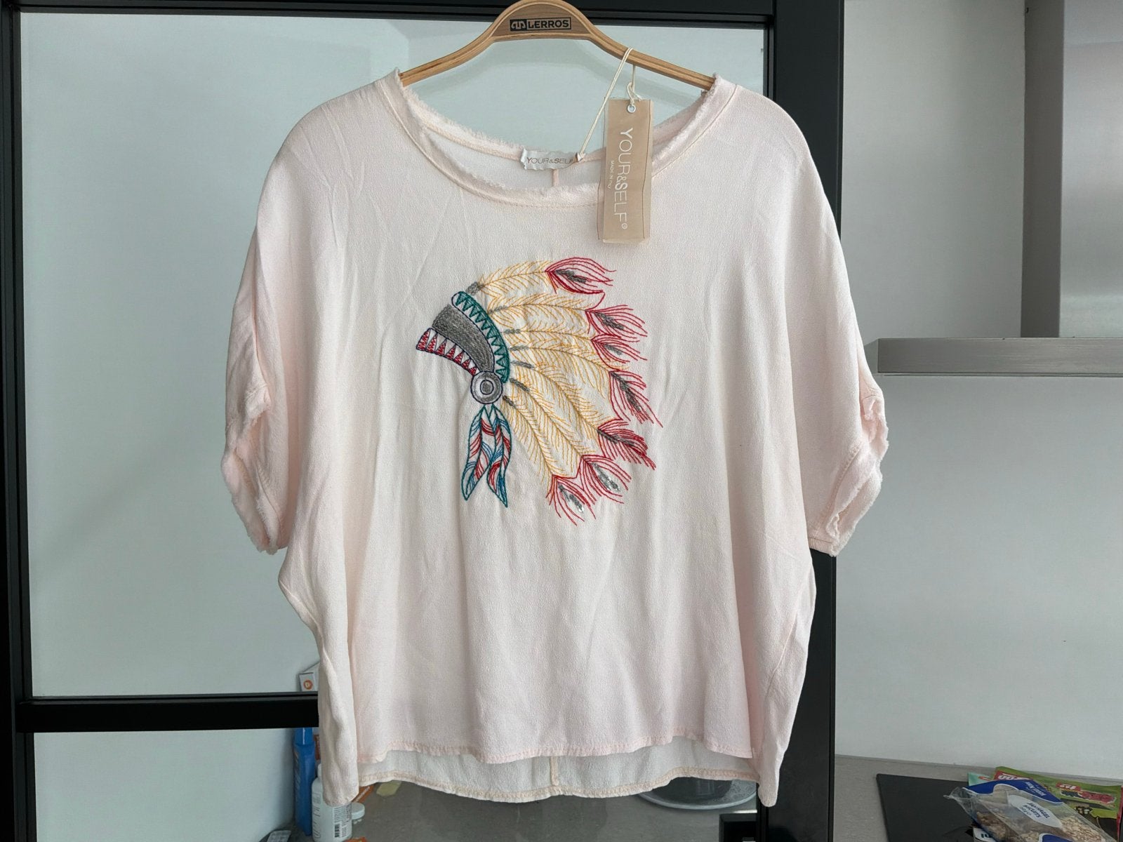 Nieuwe viscose tuniek met verenprint - Maat 40, Kleding | Dames, Tops, Maat 38/40 (M), Nieuw, Ophalen of Verzenden, Korte mouw