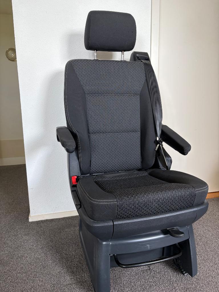 VW camperstoel met isofix en draaiplateau, Caravans en Kamperen, Ophalen, Zo goed als nieuw