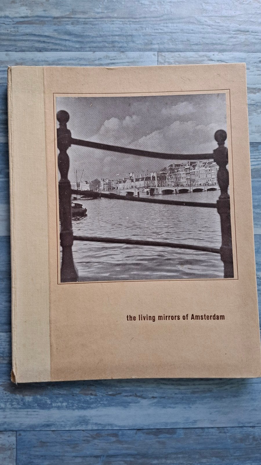 Boek  the living mirrors of Amsterdam, Boeken, Geschiedenis | Stad en Regio, Ophalen of Verzenden, Zo goed als nieuw