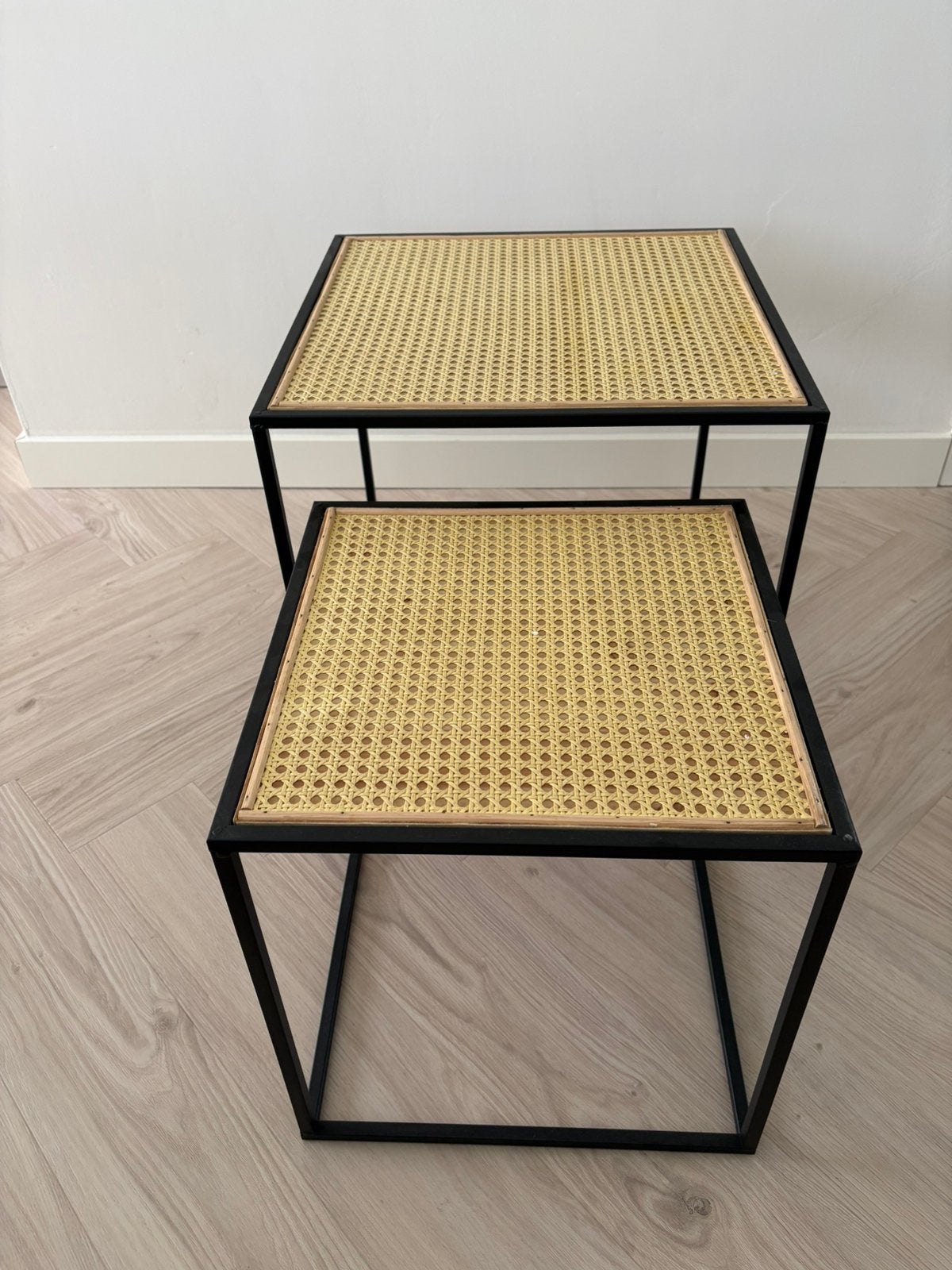 2 Bijzettafeltjes, Huis en Inrichting, Tafels | Bijzettafels, Ophalen, Minder dan 45 cm, Minder dan 55 cm, Metaal of Aluminium