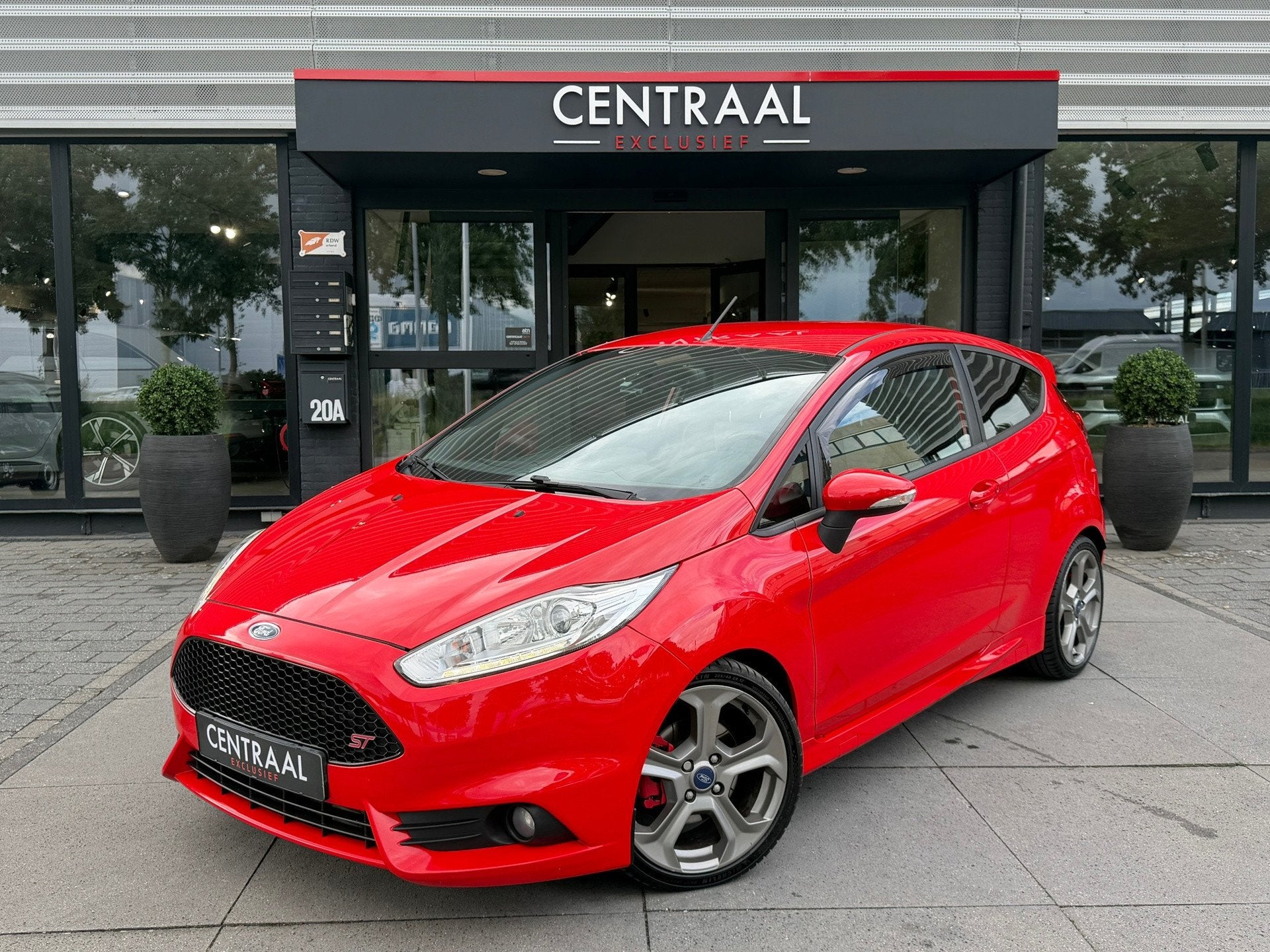 Ford Fiesta 1.6 ST2 Keyless|182PK|Led|Recaro|Cruis-Control|K, Voorwielaandrijving, 1063 kg, Gebruikt, Zwart