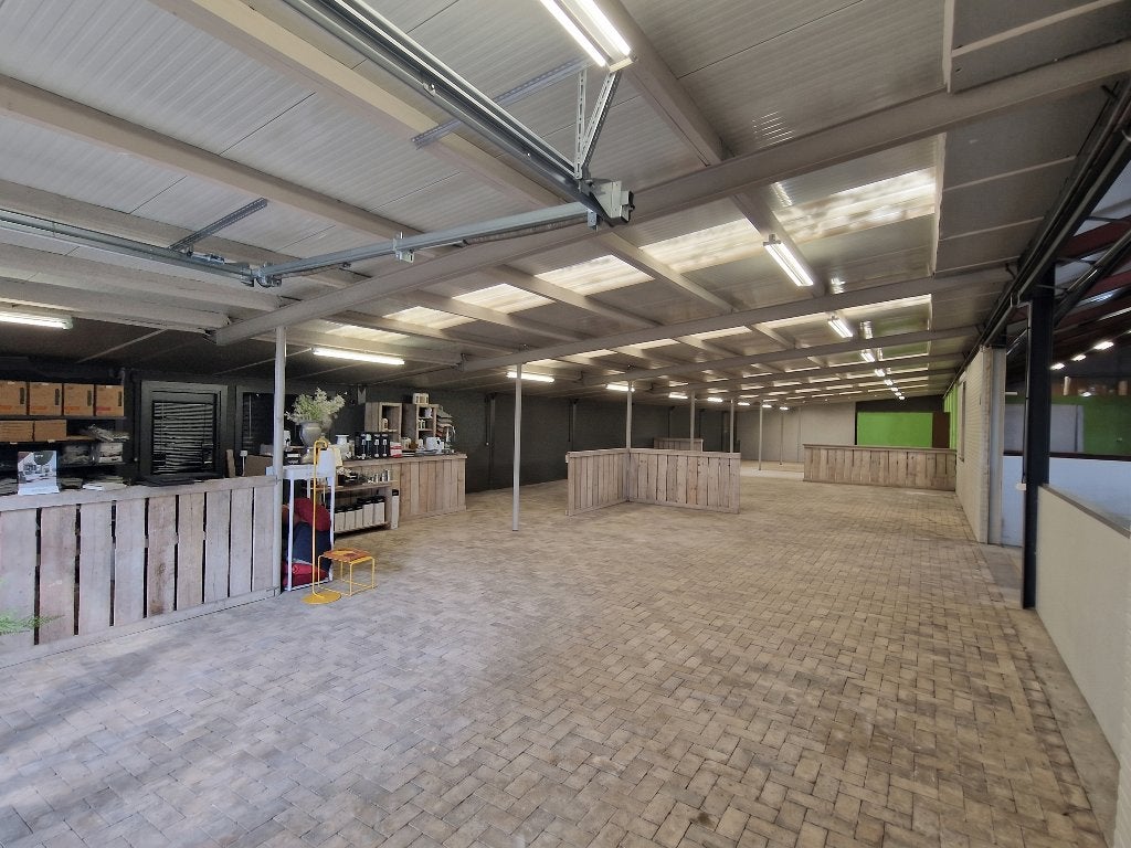 Bedrijfshal / opslagruimte met roldeur & terrein, 1050 m², Huur, Opslag of Loods
