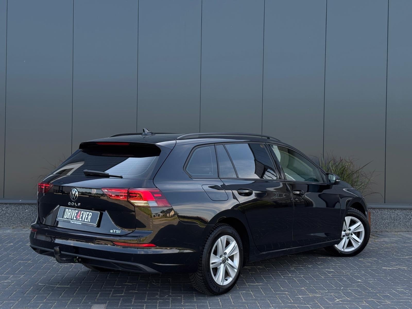 Volkswagen Golf Variant 1.0 eTSI Life Business AUTOMAAT|CLIM, Stof, Gebruikt, Met garantie (alle), 3 cilinders
