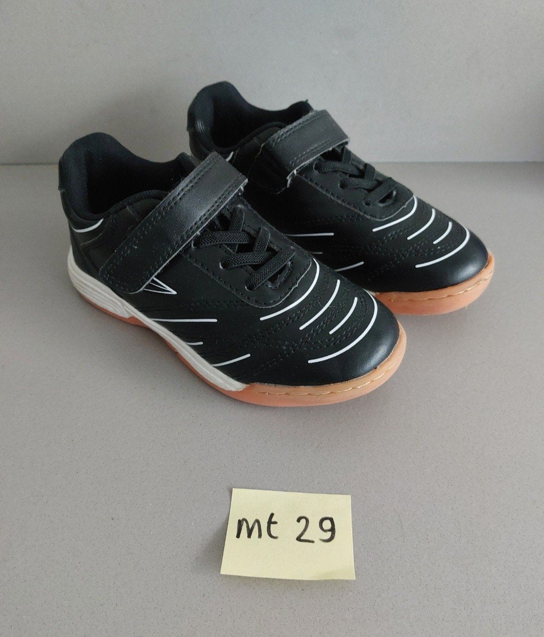 Zwarte sportschoenen maat 29 voor jongens of meisjes, Gebruikt, Ophalen of Verzenden, Onbekend, Jongen of Meisje