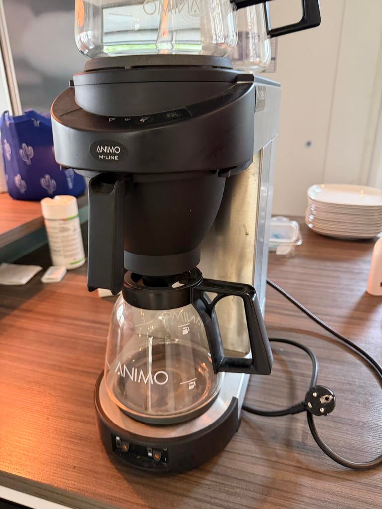 Animo M-Line M-200 Koffiemachine met 3 kannen, auto-water., 10 kopjes of meer, Koffiemachine, Gemalen koffie, Ophalen of Verzenden
