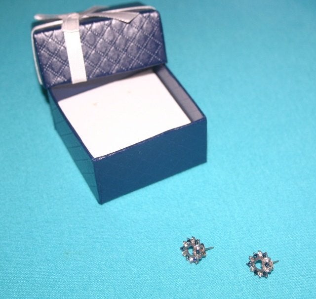 Mooie nieuwe zirkonia blauw zilveren oorbellen met hartje, Nieuw, Ophalen of Verzenden, Knopjes of Stekers, Zilver